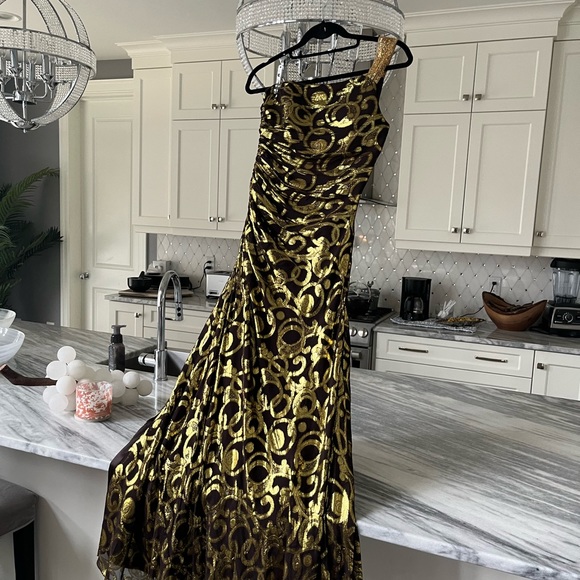 Aidan Mattox ✨ formal gown size ✨✨4 it’s a stunner✨ - Picture 14 of 16